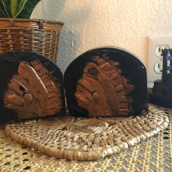Vintage Handmade Metal/Tin & Wooden Cooper Indian Head Bookend Pair - Picture 3 of 7